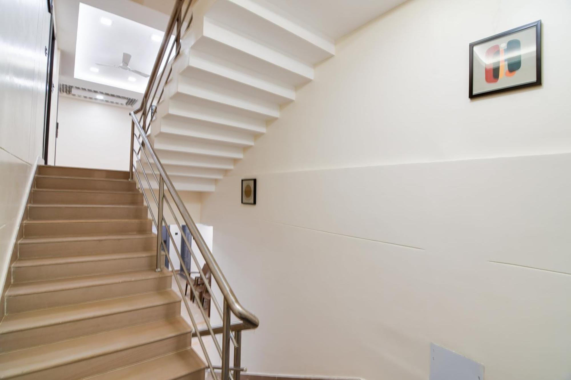 Super Townhouse Oak Sayhallo Ecstasy Bhubaneswar Extérieur photo